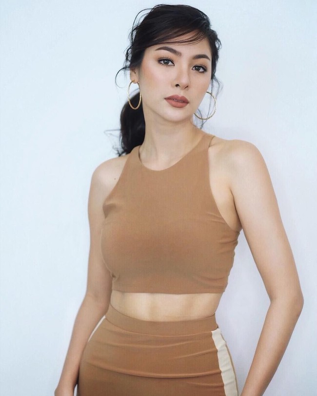 Tak hanya cantik, Faye Malisorn juga pintar. Ia kuliah bisnis administrasi di Ramkhamhaeng University dan bercita-cita menjadi guru. Foto: Instagram/@faye_malisorn