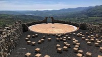 Tempat ini bernama Andromeda Theater. Letaknya di Desa Santo Stefano Quisquina, Provinsi Agrigento, 94 km dari Palermo, Italia (saircov/ Instagram)
