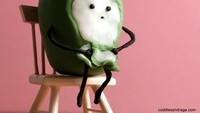 Diorama makanan ini semuanya dibentuk menggunakan tanah liat, dengan bahwa pewarna yang membuat semua bentuk makanan terlihat hidup dan memiliki karakter. Foto: Cuddles & Rage