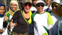 Istri dari Yusuf Khyber Hasnoputro ini memang sering menjadi instruktur senam dan zumba diberbagai kesempatan. (Foto: Instagram/lizanataliaofficial)