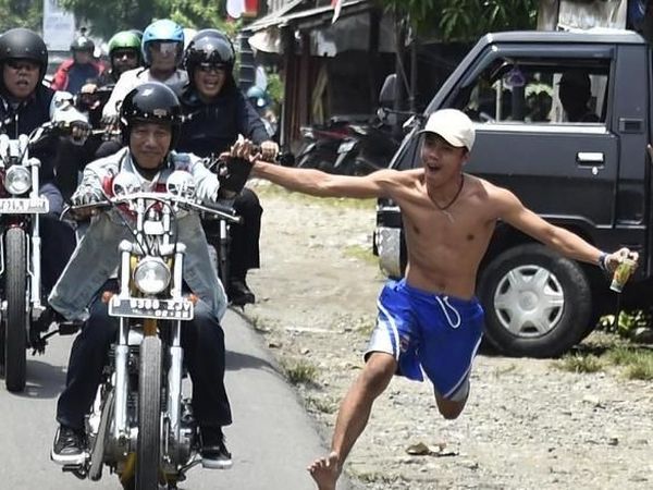 Foto: Bona, Kuli Bangunan Tanpa Baju yang Berani Colek Jokowi