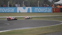 Di lap-lap awal, Dani Pedrosa mengalami crash dan tak bisa meneruskan lomba. Untungnya, dia tak mengalami cedera. Foto: Mirco Lazzari gp/Getty Images