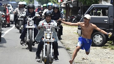 Potret Jokowi Kepincut Chopper Emas hingga Pimpin Touring