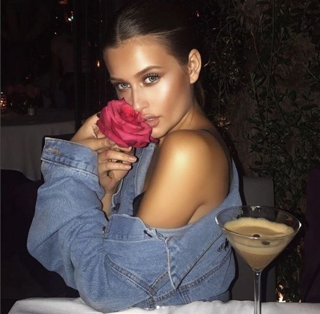 Jika tidak menjadi model, ia ingin berkarier sebagai desainer mode. Aku suka mendesain ulang baju yang baru kubeli. Jadi, aku ingin punya kemampuan membuat baju dari barang yang tidak berguna, kata Lexi yang memiliki sekitar 100 ribu pengikut di Instagram. Foto: Dok. Instagram/lexiwood