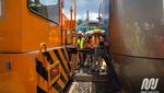 Mengenal si Mungil nan Perkasa yang Susun Kereta MRT di Atas Rel