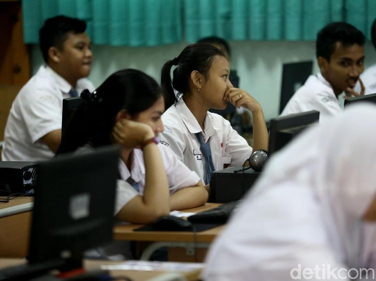 Keluh Kesah Netizen Peserta UN yang Mengundang Tawa