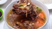 HUK Family Resto punya sup iga bakar yang jadi menu andalan. Yang ini hasil unggahan shecreatbelly. Foto: Instagram shecreatbelly