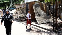 Pembongkaran tersebut dilakukan untuk membuat taman di lokasi tersebut.