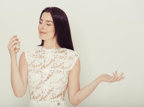 Rekomendasi 5 Parfum Padat yang Mudah Dibawa dalam Tas Kecil