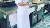 Gimana udah cocok buat masak di masa depan kamu belum?, tulis Dea Annisa yang sedang belajar kuliner di Korea Selatan. Foto: Instagram @deaannisa