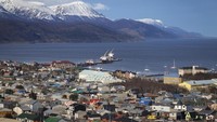 Ushuaia adalah ibukota Provinsi Tierra del Fuego, pulau paling besar di ujung selatan Amerika Latin. Kota Ushuaia masuk dalam negara Argentina berbatasan dengan Chile (Thinkstock)
