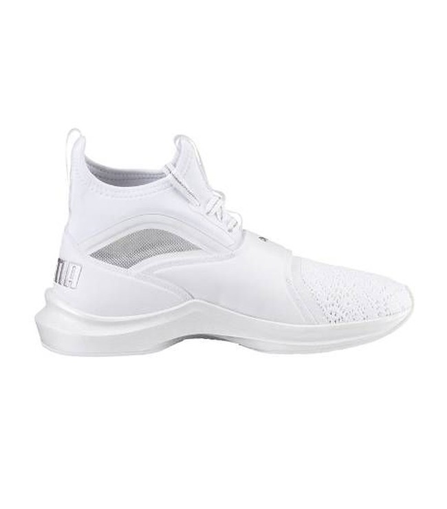 Aries memiliki karakter yang kuat dan tak takut membuat statement. Sneakers Puma terbaru dari Selena Gomez ini akan membuat Aries lebih standout.