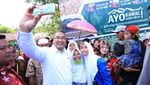 Gaya Mendes Dampingi Jokowi Tinjau Padat Karya