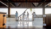 Biaya ice skating di sini 75 USD (sekitar Rp 1 juta) per orang, untuk sesi ice skating 2 jam termasuk peminjaman perlengkapan, suvenir dan es krim (Jumeirah Vittaveli/CNN)