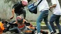 Saking kesalnya, beberapa pelajar sekolah memukuli Marc Marquez atas tindakannya yang membuat Valentino Rossi terjatuh. (Foto: Instagram)