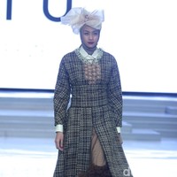 Koleksi terbaru ETU by Restu Anggraini ini dengan mengangkat tema Poetic Breeze di Indonesia Fashion Week 2018, Jakarta Convention Center. Sabtu [31/3/2018]. [Foto: mohammad Abduh/Wolipop]