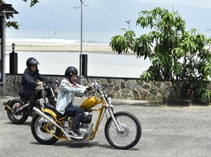 Berita Populer: Jokowi Senang Modif Motor, Porsche Berhenti di Zebra Cross