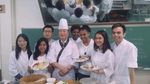 Pernah Belajar Kuliner di Korea Selatan, Ini 10 Aksi Memasak Dea Annisa!