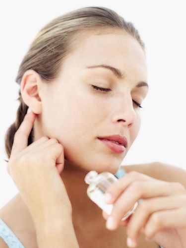 8 Cara Seksi untuk Memancing Hasrat Bercinta Pasangan