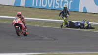 Namun, yang lebih menarik dari balapan ini adalah insiden antara Marquez dan Rossi empat lap menjelang finis. Foto: Mirco Lazzari gp/Getty Images