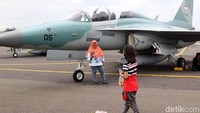TNI AU juga memberikan penghargaan kepada prajurit dan PNS TNI AU teladan. Penghargaan itu diberikan kepada Kolonel Pnb Adi Syahri, Serka Agus Supartono, Kopda Alexander dan PNS TNI AU, Agus Subagyo. Para penerima penghargaan masing-masing mendapat hadiah berupa rumah dinas.