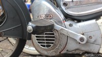 Sebenarnya motor berpedal ini sudah diproduksi sangat lama yakni sekitar tahun 1930 sampai 1960. Melihat dari tahun lansirannya itu, Gibon menyatakan motor sangatlah bandel. Foto: Ruly Kurniawan