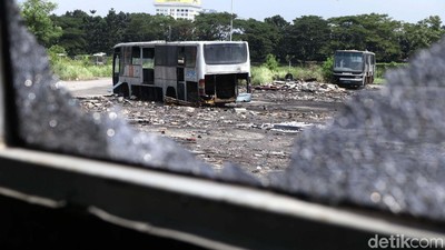 Di Sini Kuburan Bus TransJakarta