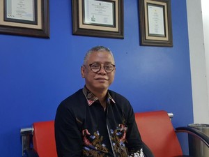 Gelar Panjang Bak Kereta Api, Achsin Masih Buru S2 Studi Islam