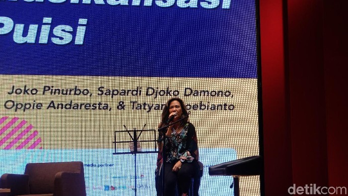 Kisah Oppie Andaresta Musikalisasi Sajak Joko Pinurbo Yang Jenaka