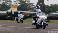 Aksi polisi militer dengan moge.
