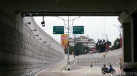 Beberapa alat berat seperti excavator dan truk juga sudah tidak ada lagi di lokasi proyek.