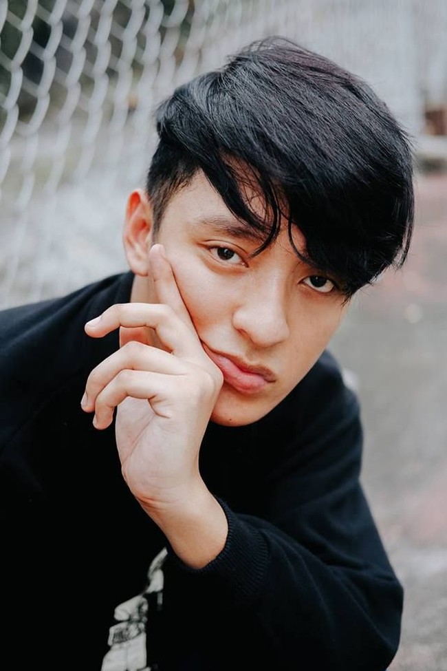 Kini, pria yang tinggal di Manila ini memiliki tubuh yang lebih berisi, dan warna kulitnya yang sedikit menjadi lebih cerah. Transformasi penampilan fisik Ernest ini pun banyak dikagumi. Foto: Facebook