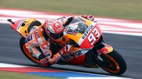 Senggolan antara Marquez dan Rossi menjadi topik yang paling banyak dibicarakan seusai balapan di sirkuit Termas de Rio Hondo, Senin (9/4/2018) dinihari WIB, melebihi kemenangan Cal Crutchlow dalam balapan tersebut (Marcos Brindicci/REUTERS)