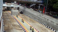 Total proyek ini menelan biaya total Rp 183 miliar. Selain pembangunan Underpass Mampang Kuningan, terdapat pula skywalk yang menghubungkan halte Kuningan dengan tampilan yang baru.
