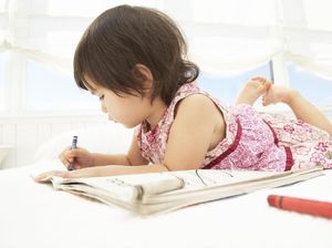 Perlu Nggak Anak Diikutkan Berbagai Macam Les?