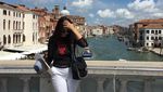 Liburannya Tata Cahyani, Si Cantik Eks Istri Tommy Soeharto