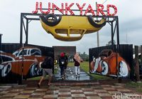 Gerbang masuk Junkyard Auto Park (Pertiwi/detikTravel)