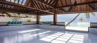 Arena ice skating tepi pantai (Jumeirah Vittaveli/CNN)