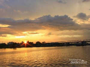 Serunya Traveling ke Pontianak, Susur Sungai hingga Main ke Istana