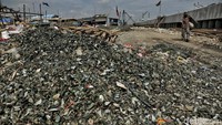 Padahal, sampah cangkang kerang bisa dijadikan hiasan dan benda-benda unik lainnya serta berbagai kerajinan.