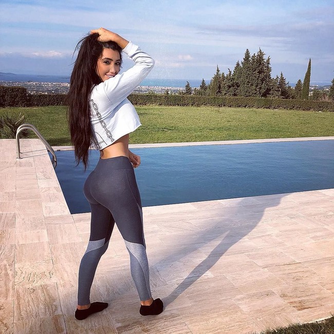 Lalu wanita 27 tahun itu menghilang dari peredaran publik setelah masa lalunya terungkap. Kejahatan Chloe di masa lalu terbongkar. Ia bahkan pernah dipenjara hingga 140 kali. Foto: Instagram