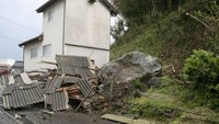 Getaran gempa mengguncang Jepang pada Senin (9/4) dini hari sekitar pukul 01.32 waktu setempat. Pusat gempat berada di titik berjarak 96 kilometer sebelah utara Hiroshima. Foto: KYODO via Japan Times