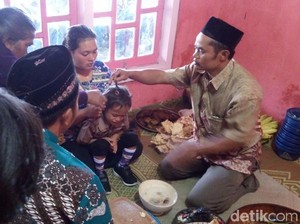 Bukan di Dieng, Ini Tradisi Potong Rambut Gimbal di Merbabu