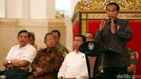 Jokowi menyinggung soal alokasi dana penelitian yang tersebar di masing-masing kementerian. Menurut dia, jika dikumpulkan maka anggaran tersebut jumlahnya Rp 24,9 triliun.