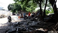 Pembongkaran berlangsung sejak pukul 08.00 WIB.
