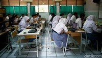 Sisanya, 171.003 UN berbasis kertas pensil atau UNKP.