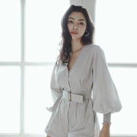 Kecantikan Faye Malisorn saat berbusana kasual. Foto: Instagram/@faye_malisorn