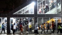 Hari ini masih terjadi penumpukan penumpang.