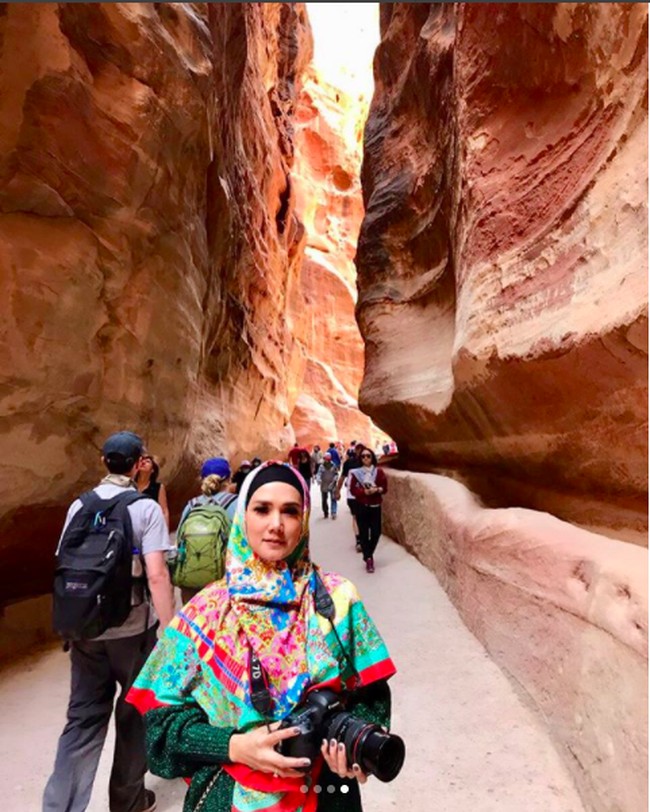 Melihat penampilan Mulan Jameela berhijab, banyak netizen yang terpesona. Mereka menyebut Mulan Jameela lebih cantik pakai hijab, hingga mendoakan Mulan agar istiqomah berhijab. Foto: Instagram Mulan Jameela