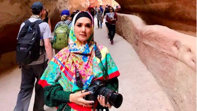 Liburan Bareng Ahmad Dhani, Mulan Jameela Dipuji Cantik Berhijab